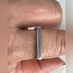 Gucci Silver Minimalist Ring with Geometric Design